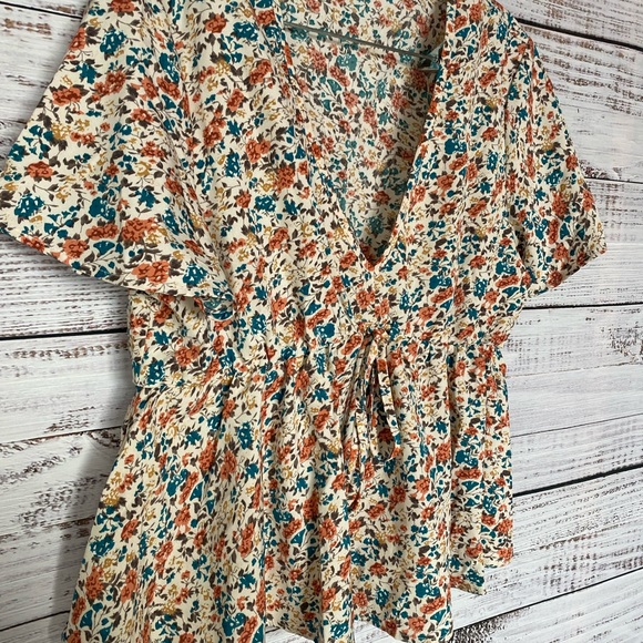 Shein floral blouse. Size L - Picture 4 of 8